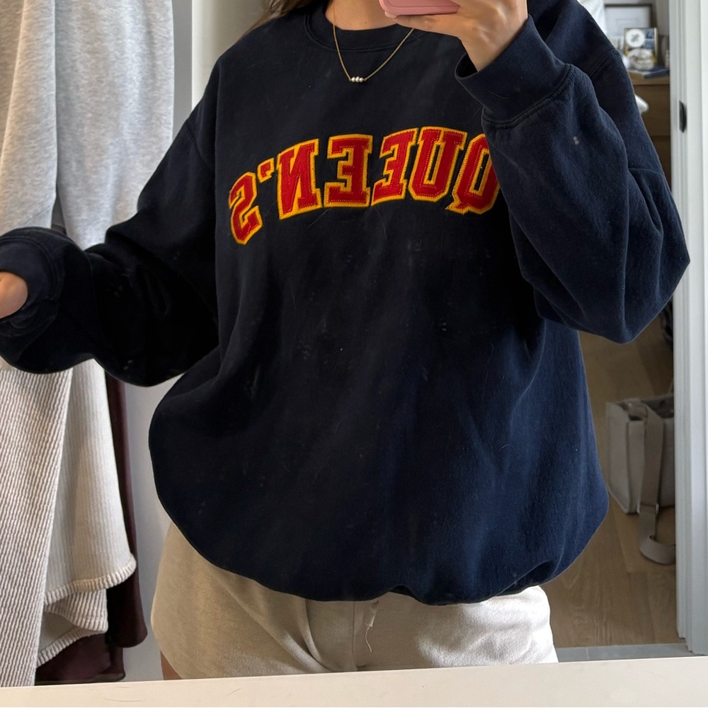 Navy QUEEN'S Sweatshirt